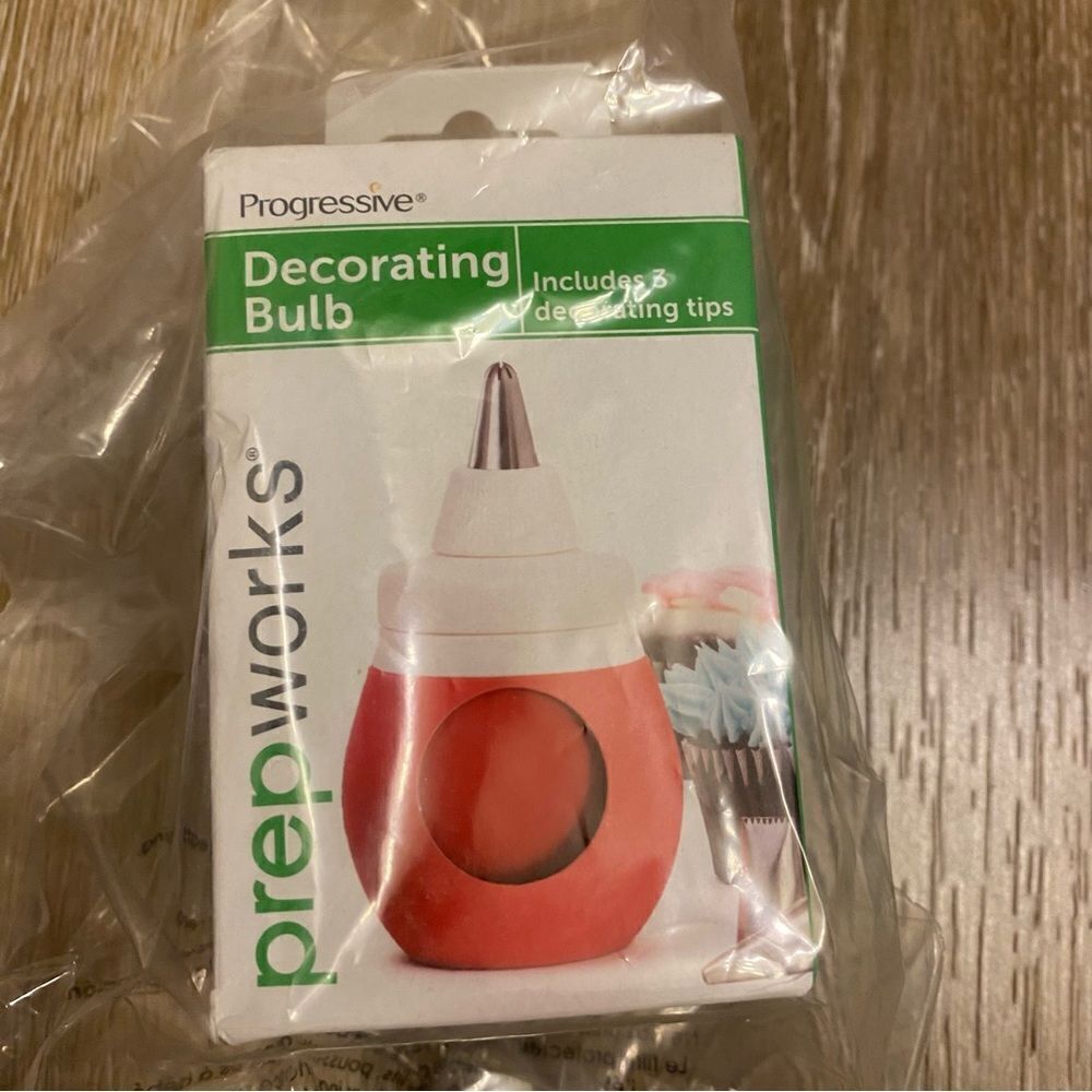 Prepworks by Progressive 4-Piece Frosting Bulb+3 Decorating tips cucake Kit NEW